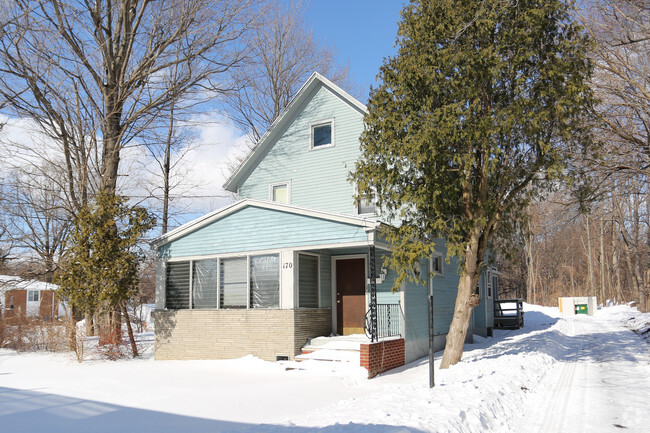 Building Photo - 170-172 Stonewood Park
