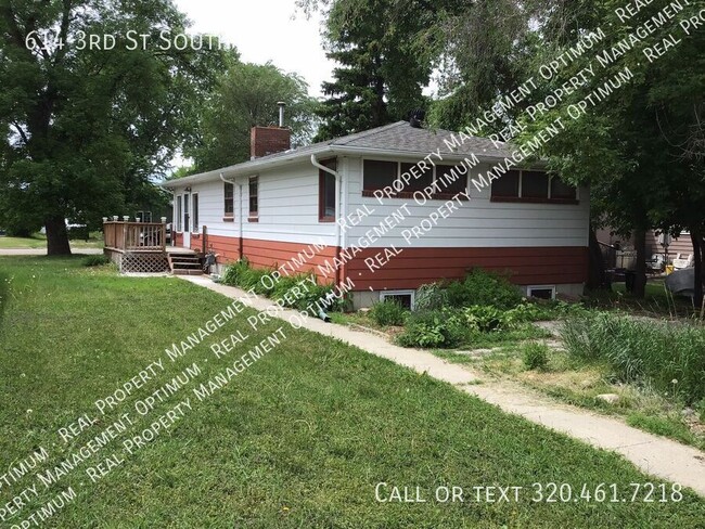 Building Photo - 614 3rd St S