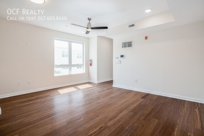 Foto del edificio - Large Modern Queen Village Three Bedroom /...