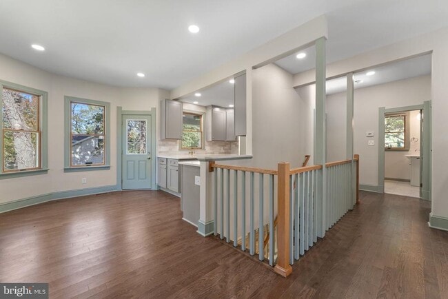 Building Photo - 6107 44th Ave