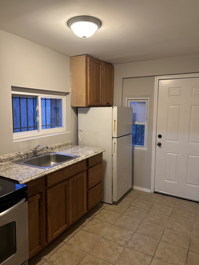 Kitchen - 4811 Darrah St