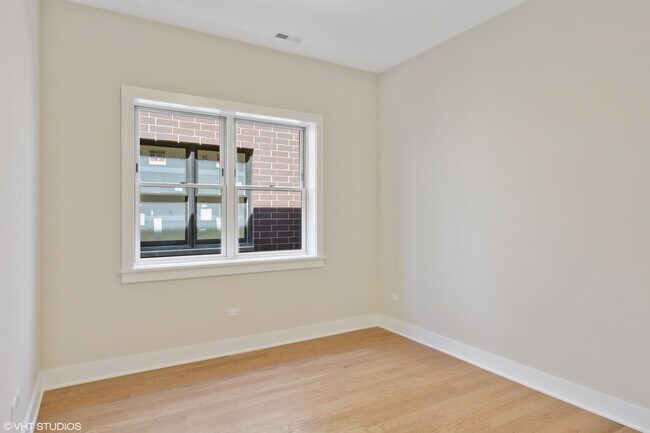 Building Photo - 3116 N Clybourn Ave