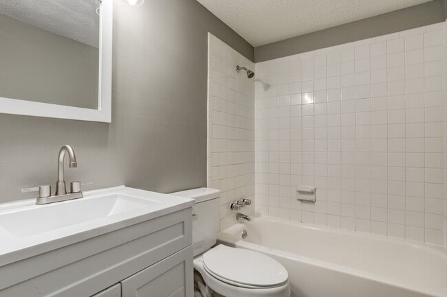 Foto del edificio - Glen Oaks Apartments