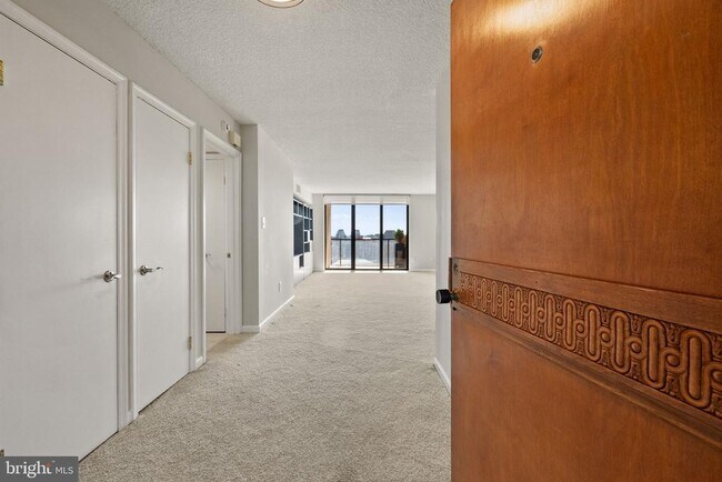 Foto del edificio - 1101 S Arlington Ridge Rd