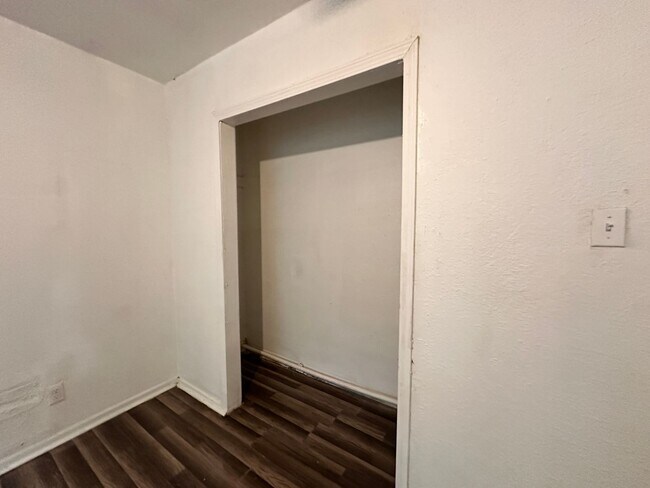 Foto del edificio - 407 W AVENUE E.
