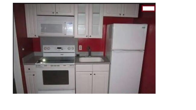 kitchen with appliances - 954 Kiely Blvd