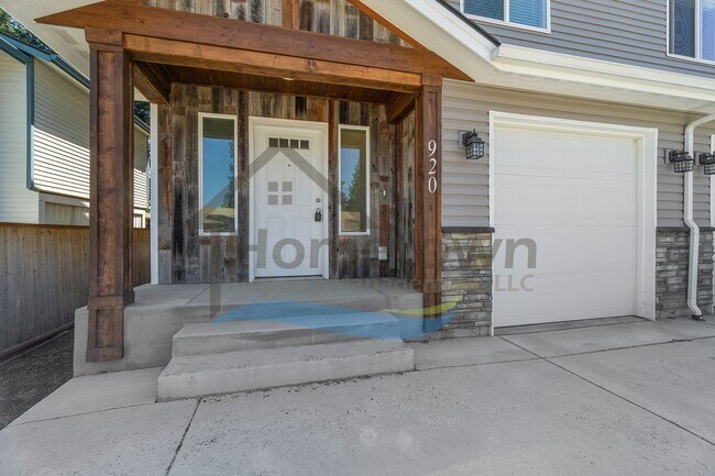 Foto del edificio - 3 Bedroom 3 Bathroom Home with Attached Ga...