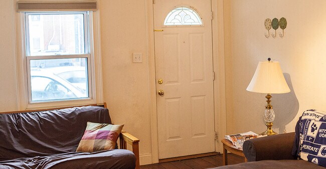 Building Photo - Southside 3 bed / 3 full bathrooms!  Centr...