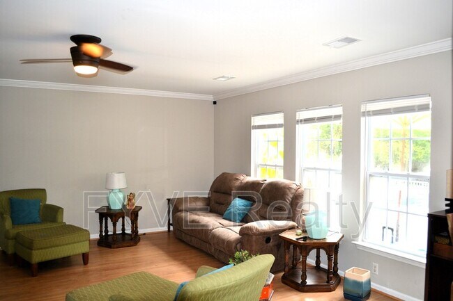Foto del edificio - 29 Woodland Hills Dr