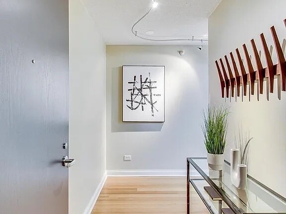 Foto del edificio - 2 E Erie St