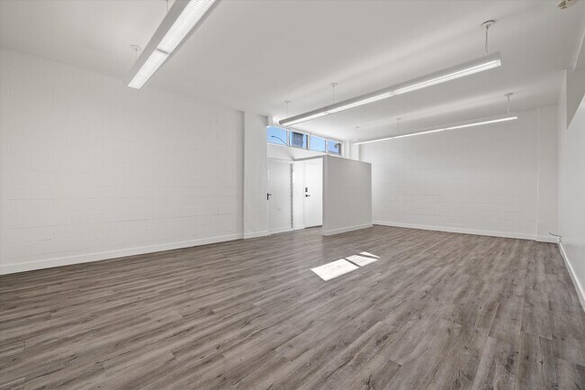 Foto del edificio - 805 E. 7th St.