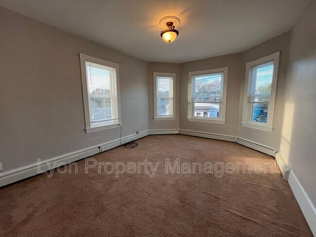 Building Photo - 1528 Riverside Ave