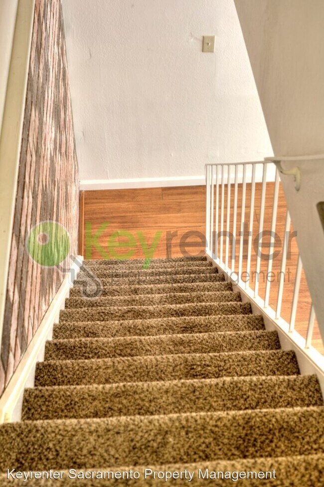 Building Photo - 2 br, 1 bath House - 4504 Greenholme Dr. #3