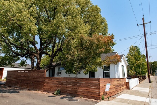 Building Photo - 133 Powell Ave