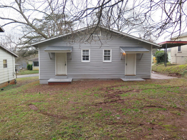 Building Photo - Cozy Marietta Duplex