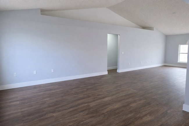 Building Photo - 1451 Swan Ct