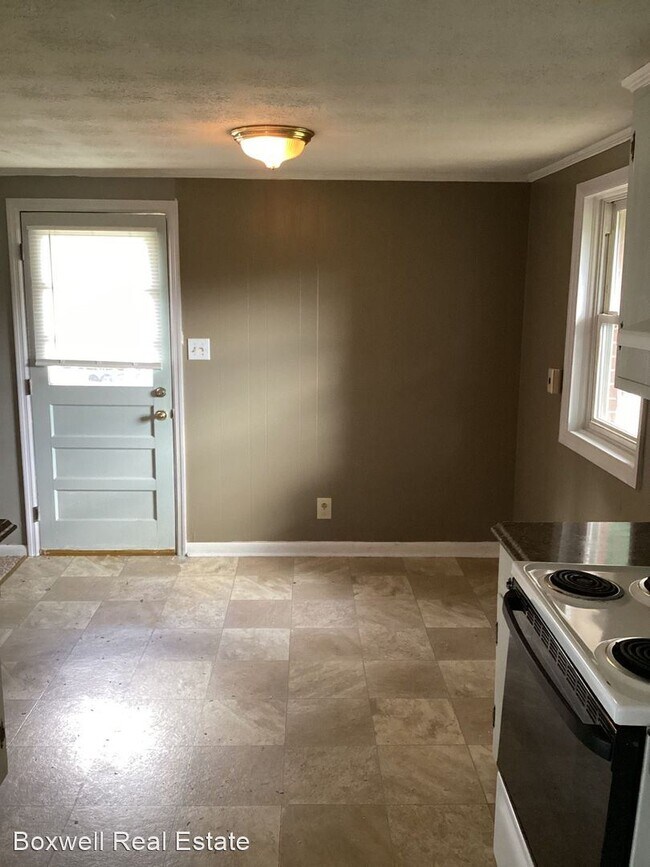 Building Photo - 2 br, 1 bath House - 826 Ridge Road #7