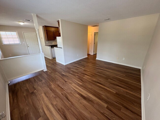 Foto del edificio - 2bed/1bath Duplex