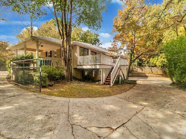 Foto del edificio - 5291 Happy Hollow Rd