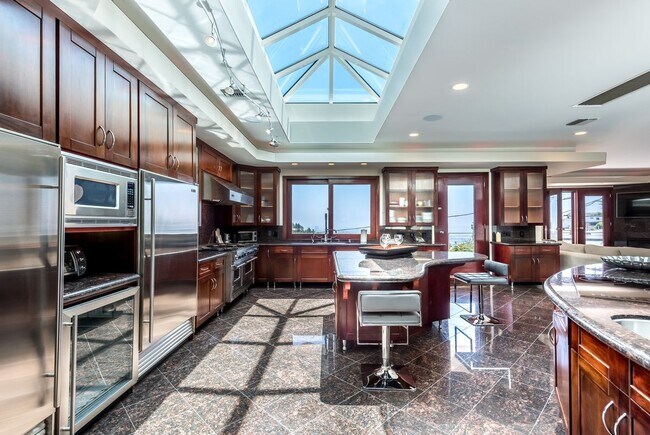 Foto del edificio - 8835 Evanview Dr