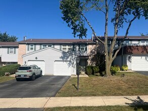 Building Photo - 216 Pamela Dr