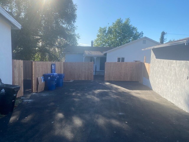 Foto del edificio - 4803 Lowell Ave