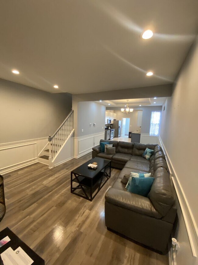 Foto del edificio - 5706 Warrington Ave