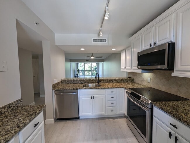 Building Photo - 2001 Marina Isle Way