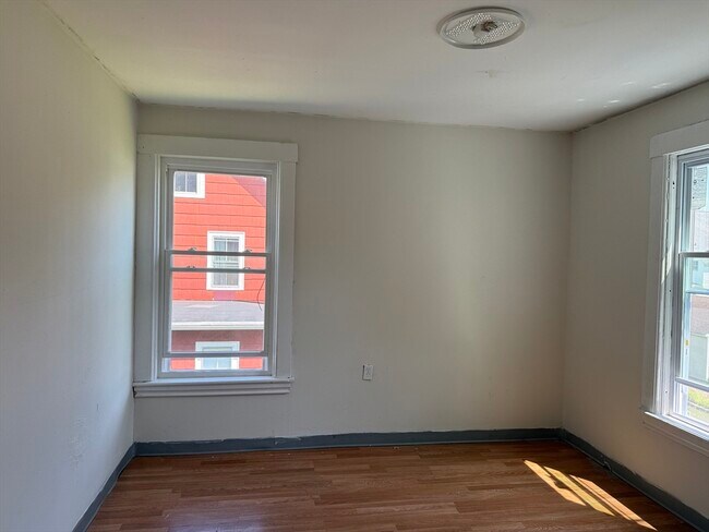 Foto del edificio - 91 Woodland Ave