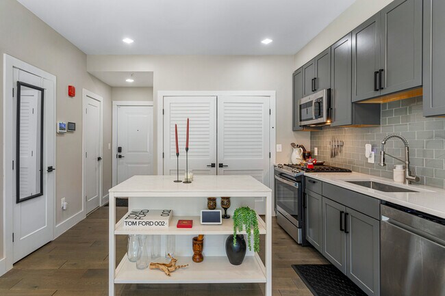 Building Photo - 1028 Bladensburg Rd NE