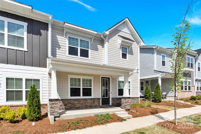 Foto del edificio - 5850 Strathmore Ct