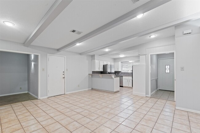 Building Photo - 118 E Thornton Rd
