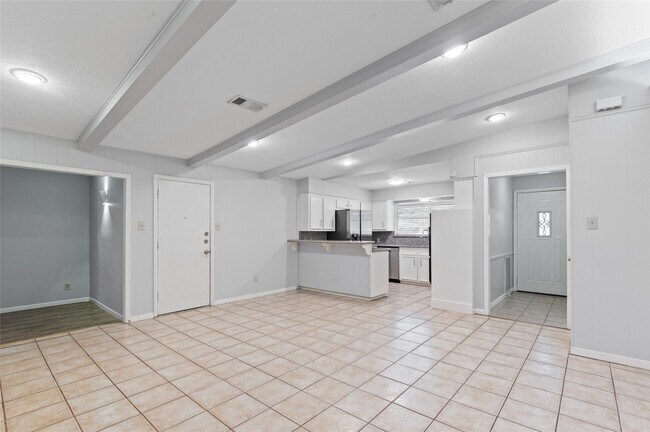 Foto del edificio - 118 E Thornton Rd