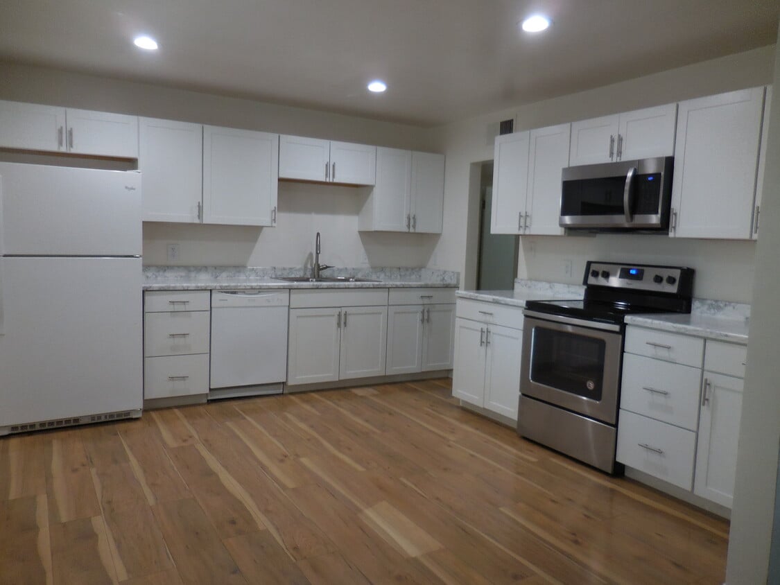 Kitchen - 1409 E Orange St