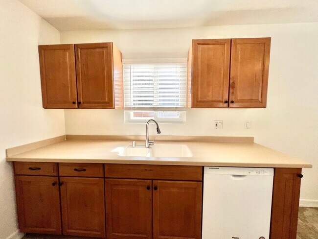 Foto del edificio - Beautiful 2B/1B Condo Blocks Away from the...