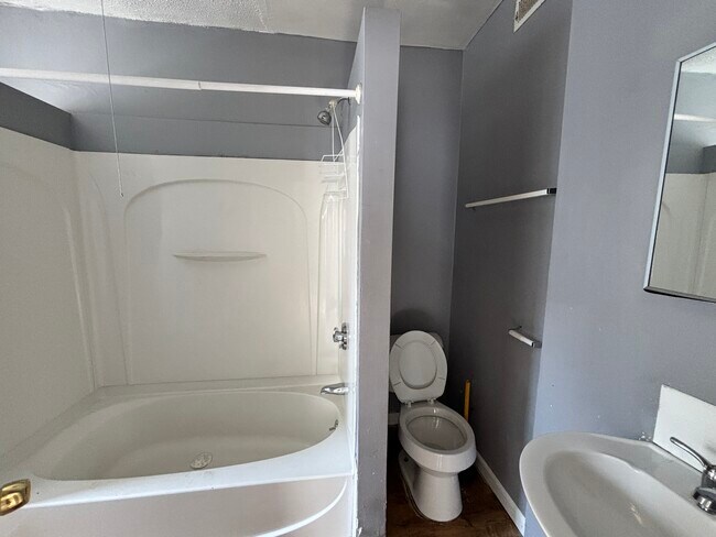 Foto del edificio - 1594 Dwight St