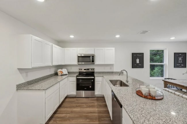 Building Photo - 1044 Clifton Ct