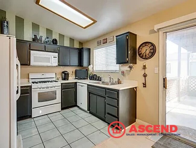 Foto del edificio - Cute Home Located Near Shopping in the Ros...