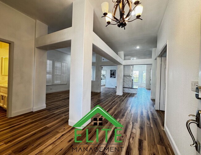 Building Photo - **Stunning Custom Home with Solar and Pool...