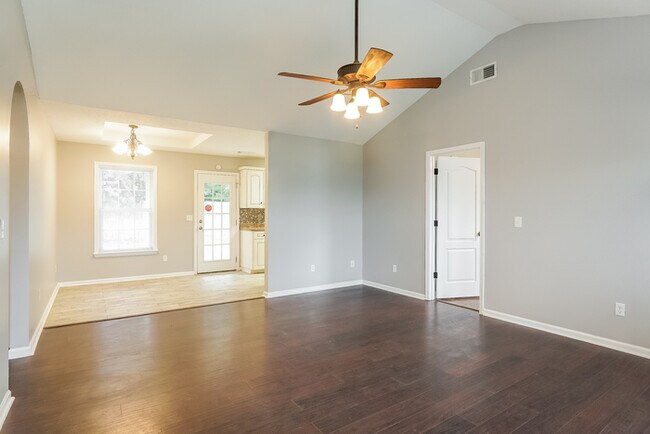 Foto del edificio - 18372 Peyton Ln