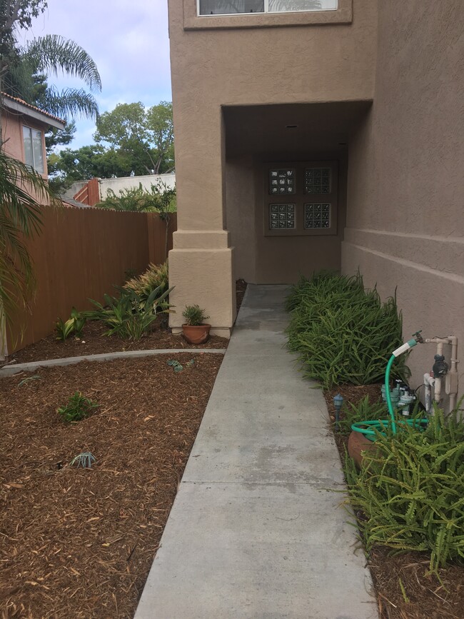 luminated walkway to front door - 1692 Avenida Guillermo