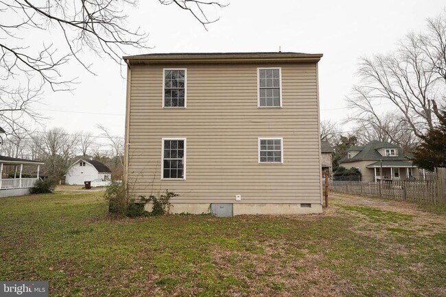 Building Photo - 107 Parsonage St