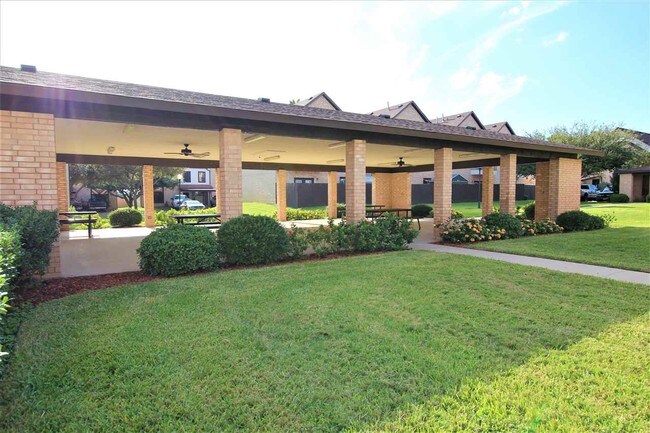Building Photo - 2445 Monarch Dr