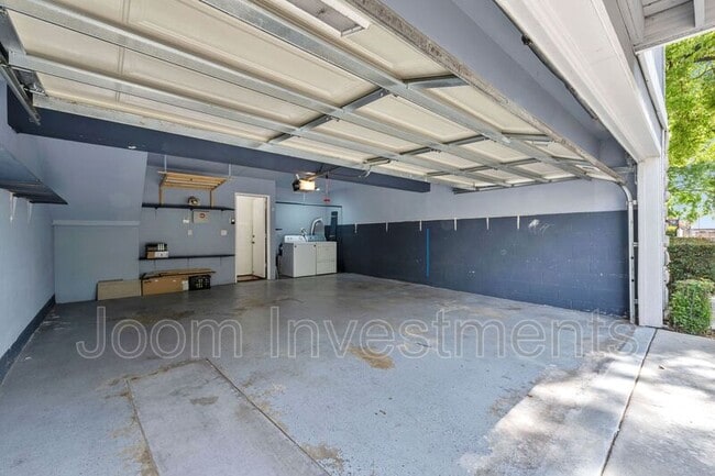 Building Photo - 111 S Sierra Madre Blvd