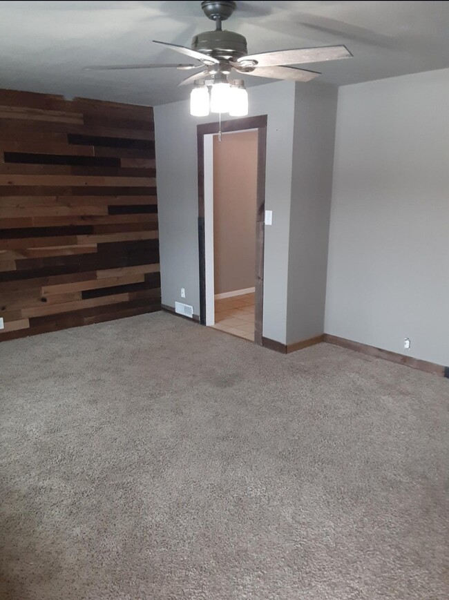 Building Photo - 5016 N Lydell Ave
