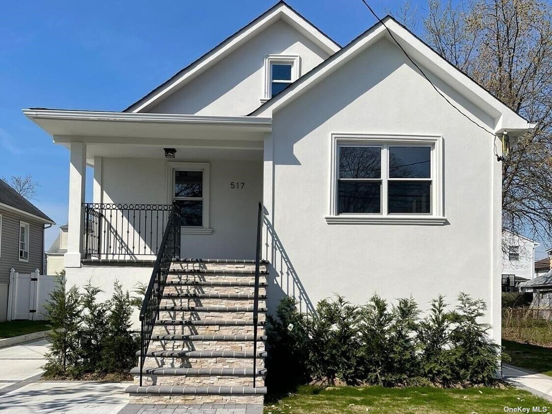 Primary Photo - 517 Oceanpoint Ave