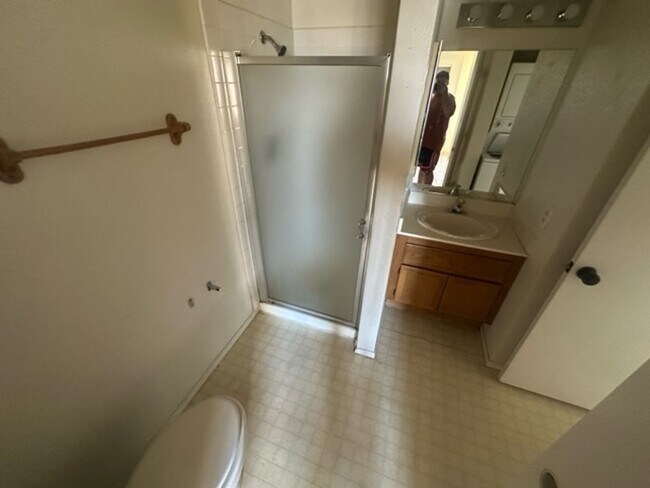 Building Photo - 2nd Floor Condo-Gated Community