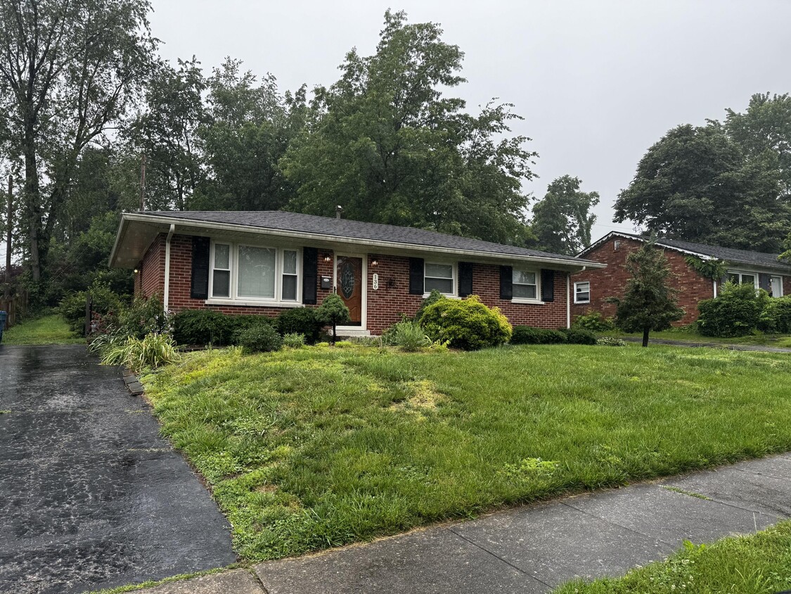 Primary Photo - 136 Tartan Dr