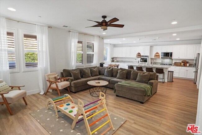 Foto del edificio - 27336 Ellery Pl