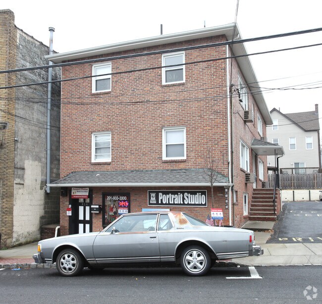 Building Photo - 414 Hackensack St